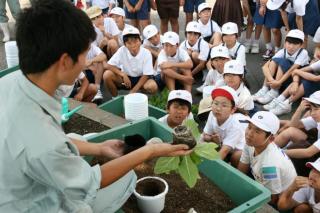 国分中央高校園芸工学科の生徒による出前授業1