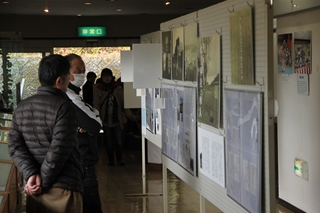 特別講演会「止上神社の面」展示の様子1