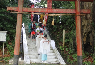 福山町佳例川地区のお田植え祭